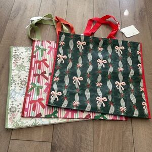 Homegoods TJMaxx Marshalls Viral Snowflake & Bow Prints Tote Bags Set of 3